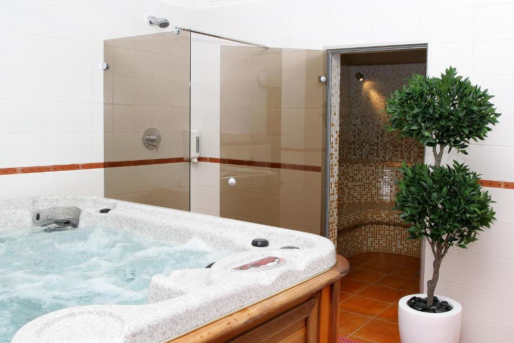 Hotel Sinchronas Telšiai Eksteriør bilde