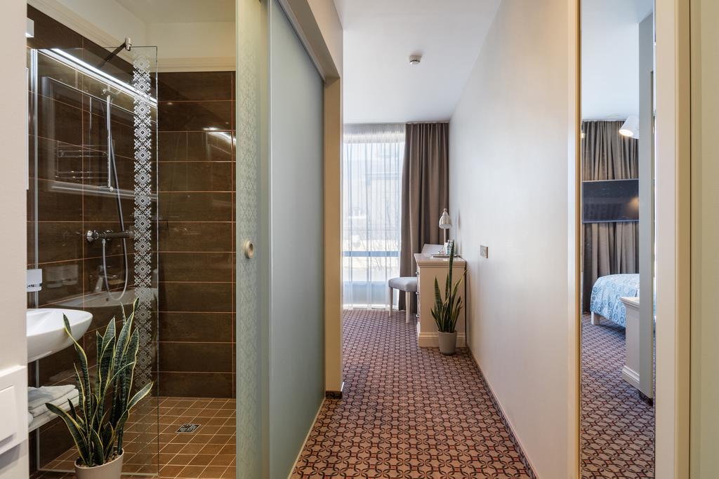 Hotel Sinchronas Telšiai Eksteriør bilde